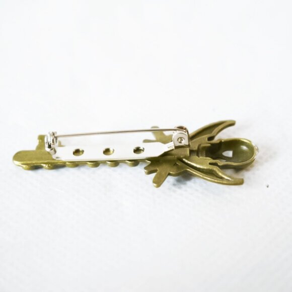 Handmade Bronze Pirate Skull Key Pin - Picture 3 of 3